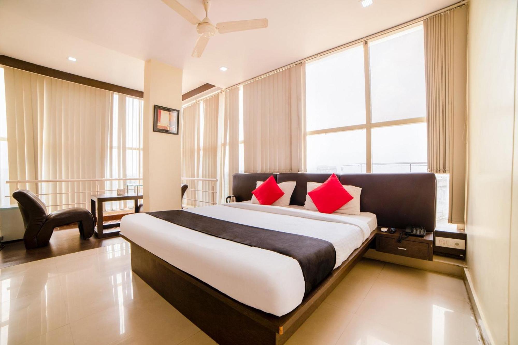 Hotel Super Capital O Raaga Grand Hyderabad Exterior foto