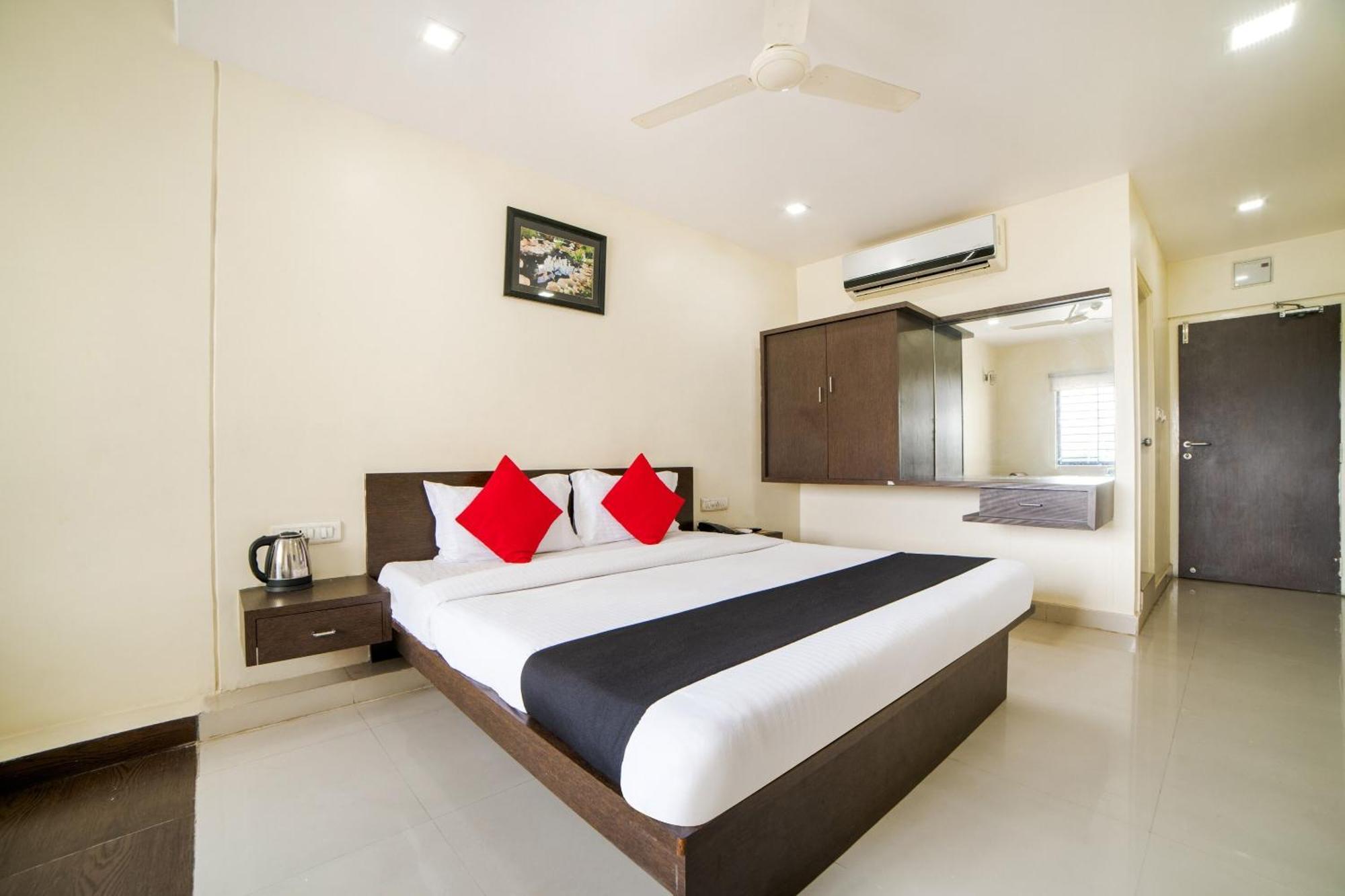Hotel Super Capital O Raaga Grand Hyderabad Exterior foto