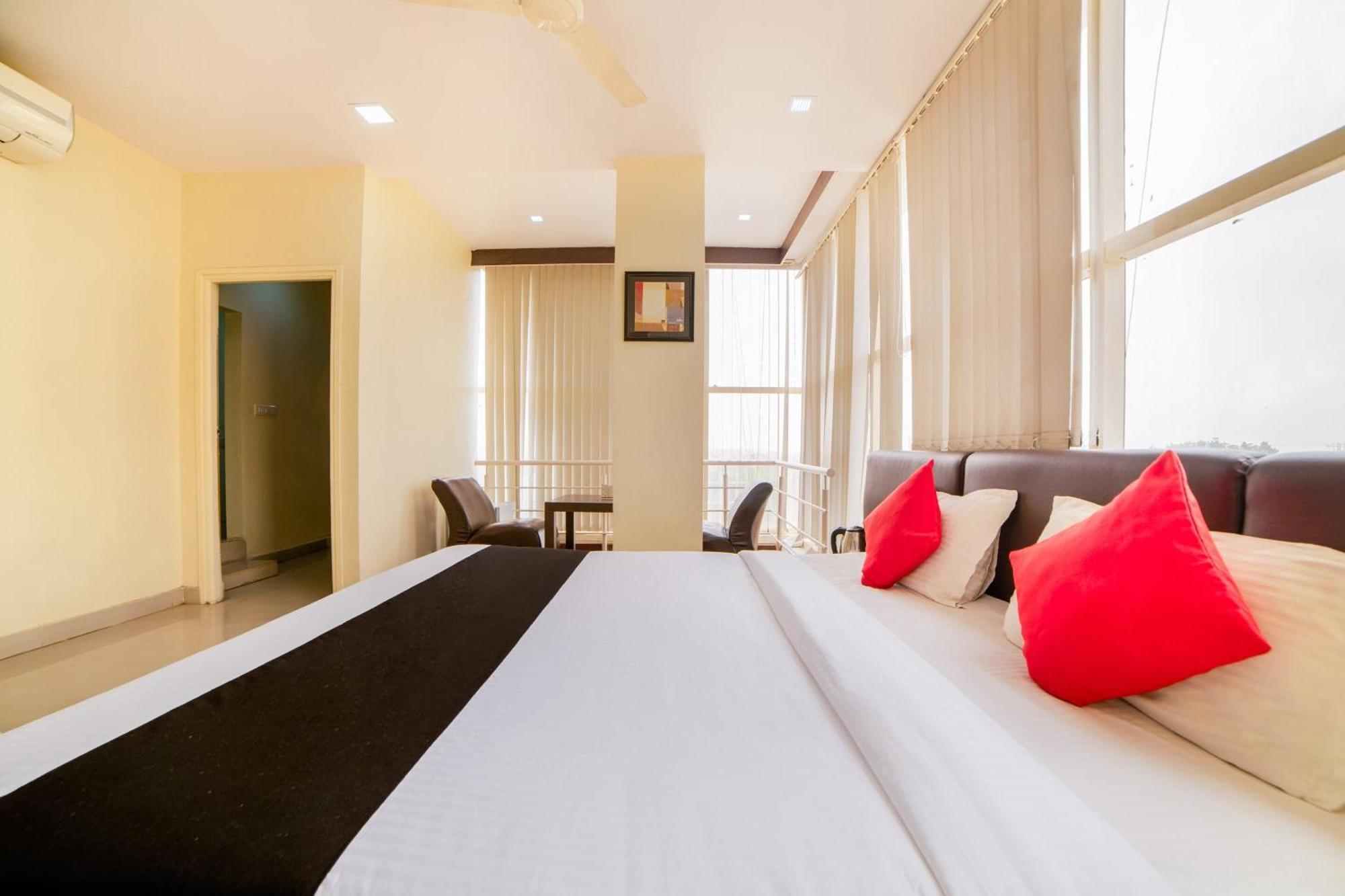 Hotel Super Capital O Raaga Grand Hyderabad Exterior foto